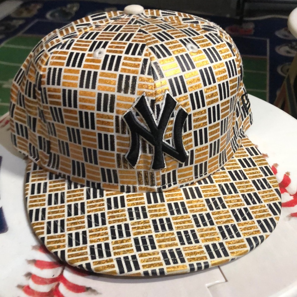 New York Yankees MLB Gold & Black Design Fitted Hat Cap size 7 1/8